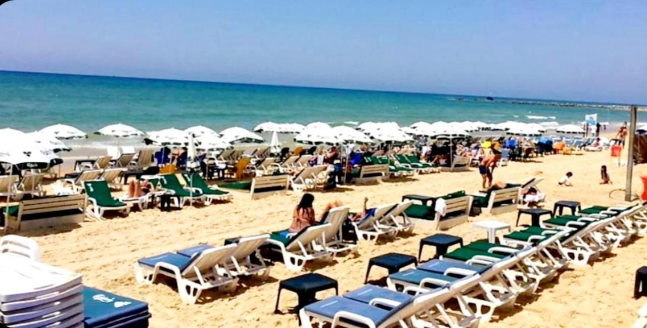 612 Apartment On The Beach Бат-Ям Екстер'єр фото