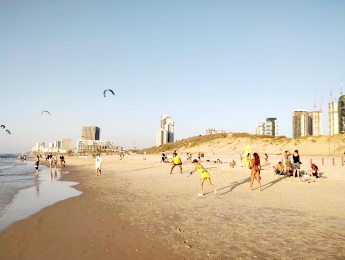 612 Apartment On The Beach Бат-Ям Екстер'єр фото